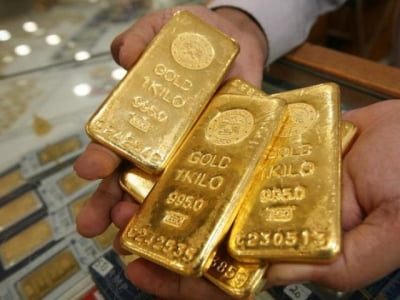 Giá vàng hôm nay 10/4: Cuối tuần vàng tăng giá mạnh, chuyên gia dự đoán gì?