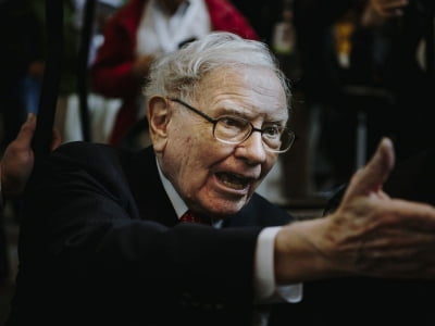 Thương vụ siêu khủng của Warren Buffett, chốt sau một bữa ăn tối