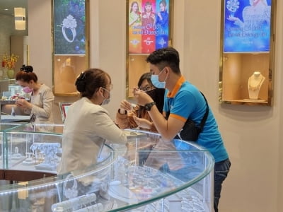 Một đại gia kiếm được gần 4.000 tỉ nhờ bán vàng miếng