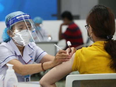 Thủ tướng: Thần tốc thực hiện chiến dịch tiêm chủng vắc-xin phòng COVID-19