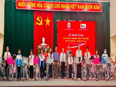 Trao tặng 50 xe đạp cho học sinh nghèo vượt khó Huyện Kbang - Gia Lai