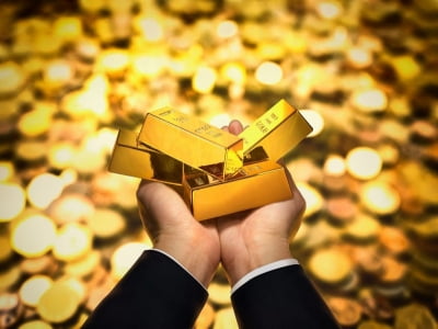 Giá vàng hôm nay: Giá vàng quay đầu tăng mạnh giữa lúc lo ngại lạm phát toàn cầu