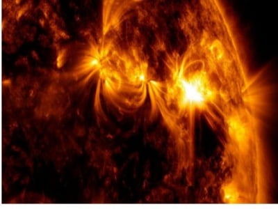 NASA chụp được cảnh "tia lửa cuồng nộ" từ Mặt Trời bắn trúng Trái Đất