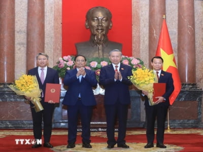 Tổng Bí thư, Chủ tịch nước trao quyết định bổ nhiệm 3 Phó Thủ tướng và 2 Bộ trưởng