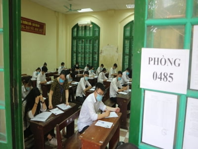 Thí sinh tại 3 tỉnh sẽ thi lại với đề thi dự phòng vì sai sót của 18 cán bộ coi thi
