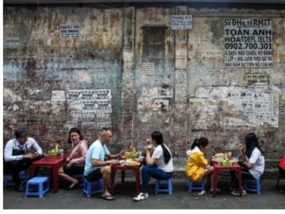 Tiệm bánh mì hơn 60 năm bên lề đường Sài Gòn