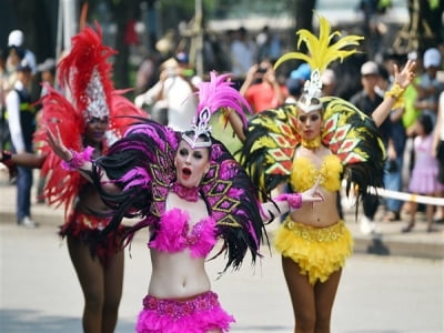 Carnival đường phố Hà Nội kỷ niệm “20 năm Thành phố Vì hòa bình“
