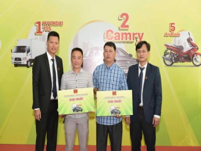 Tập đoàn Hoa Sen trao xe Camry đợt 2 cho các nhà phân phối, đại lý 
