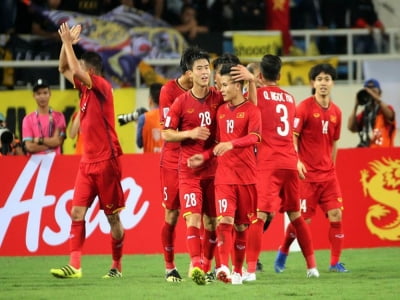 ĐTQG Việt Nam tụt hạng trên BXH FIFA vì một đội bóng không mấy tên tuổi