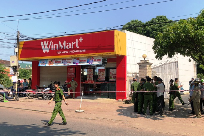 Đối tượng gây án tại cửa hàng tiện lợi ở Quảng Ngãi được xác định là chồng cũ của nạn nhân. Đến 14 giờ chiều cùng ngày, nghi phạm đã bị lực lượng chức năng bắt giữ.