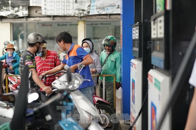 Biến động thị trường liên tục, 'sức khỏe' của ông lớn xăng dầu ra sao?