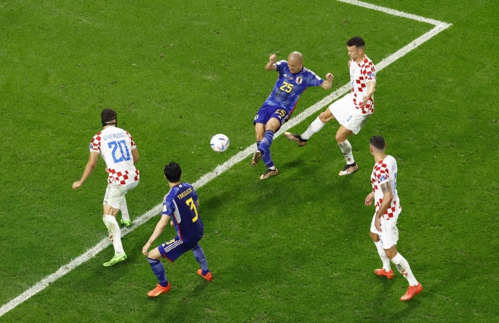 Thủ môn đẩy 3 quả luân lưu 11m, Croatia loại Nhật Bản