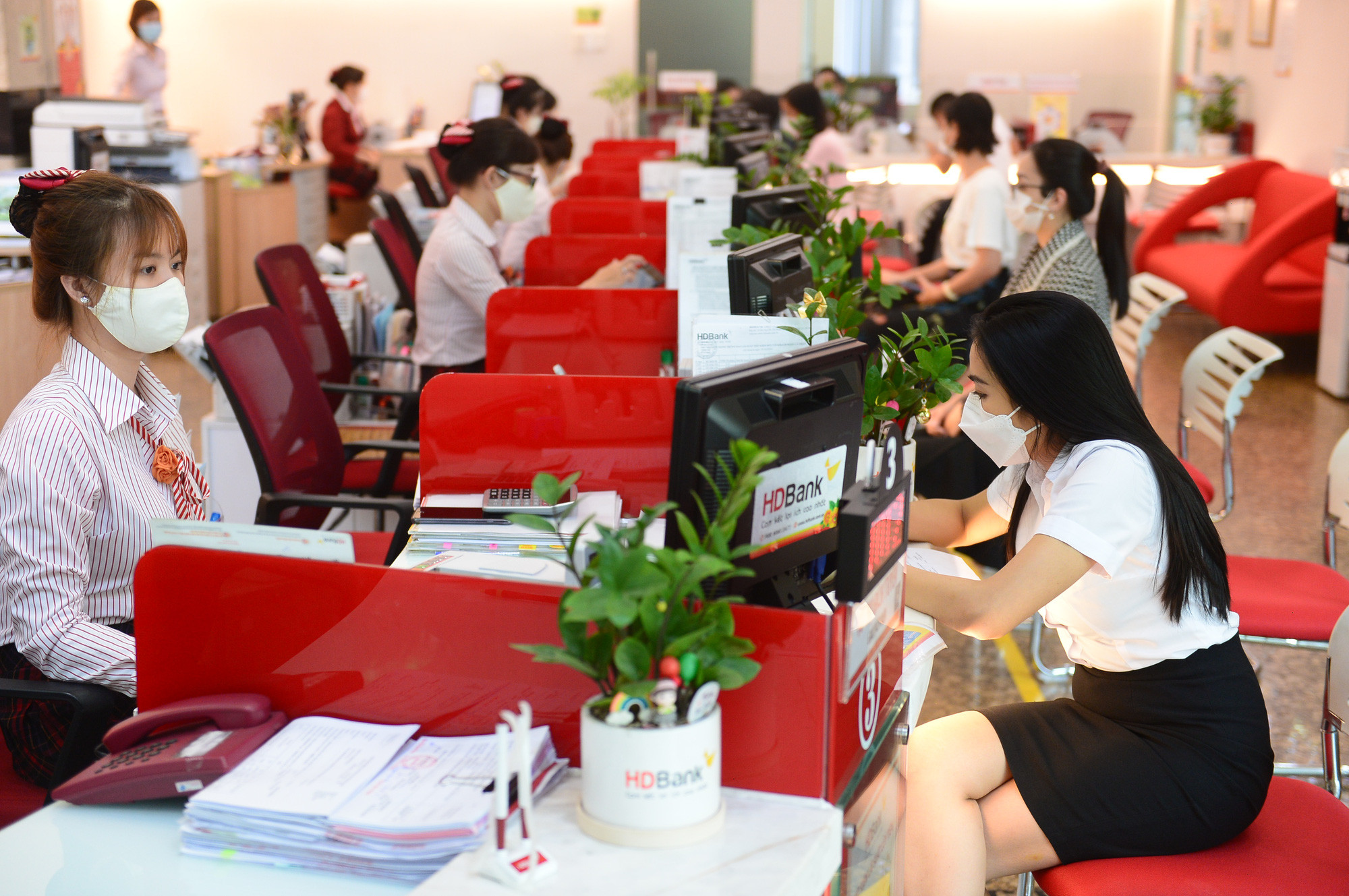 Chính phủ chỉ đạo giảm ít nhất 1,5%-2% lãi suất cho vay