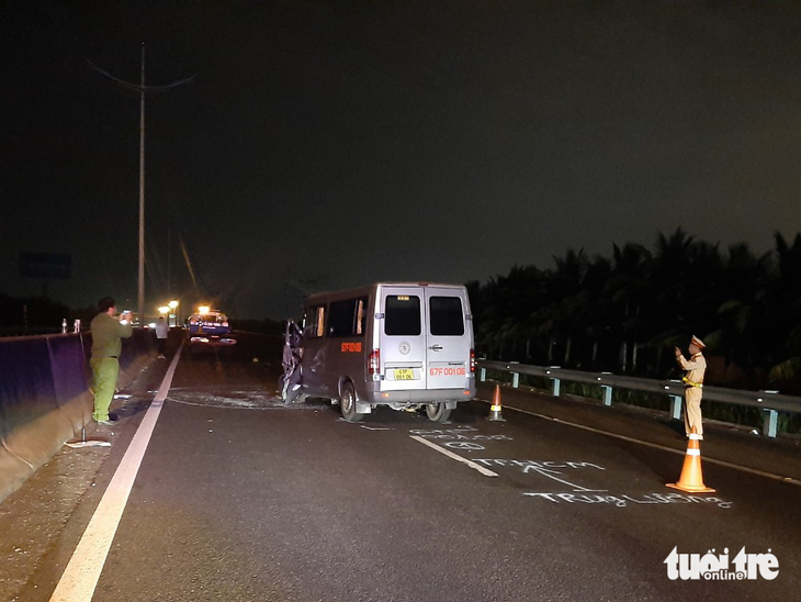 Xe khách bị tai nạn trên cao tốc Trung Lương: 2 người chết, nhiều người bị thương